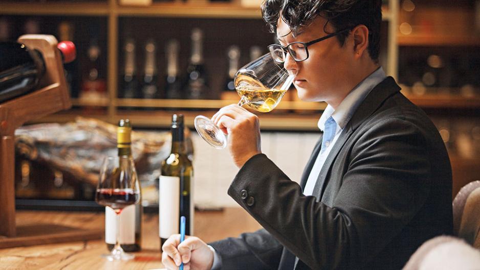 A wine student assessing a wine using the WSET tasting grid.